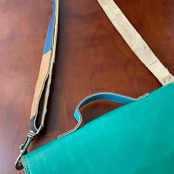 Leather color block shoulder bag with short handle and adjustable leather strap. - Picture 4 of 14